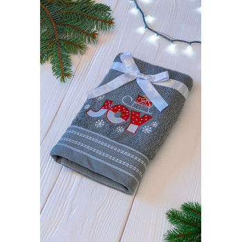 Törölköző  hímzett díszítéssel, JOY